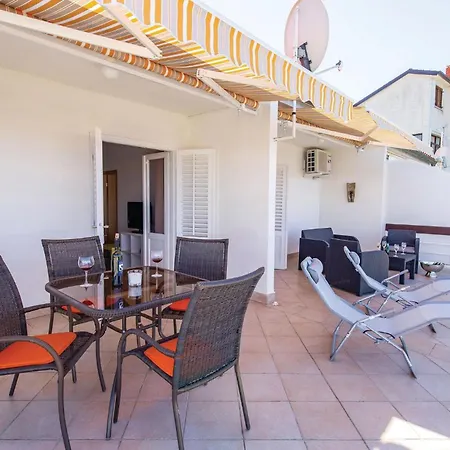 1 Bedroom Amazing In Apartment *