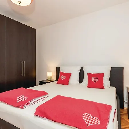 1 Bedroom Amazing In Apartment