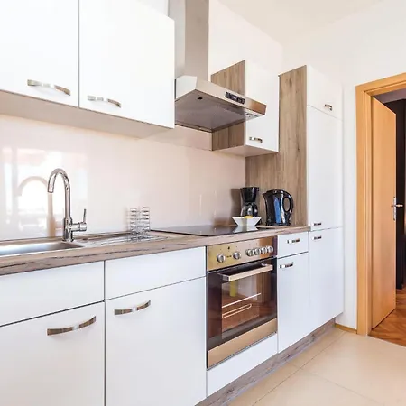 Awesome In With House Sea View Apartman *