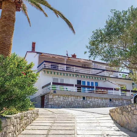 1 Bedroom Amazing In Apartment Banjol