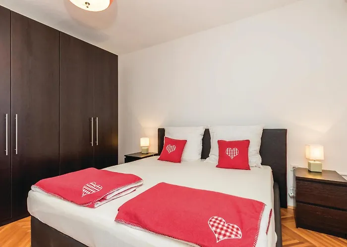 1 Bedroom Awesome In アパート