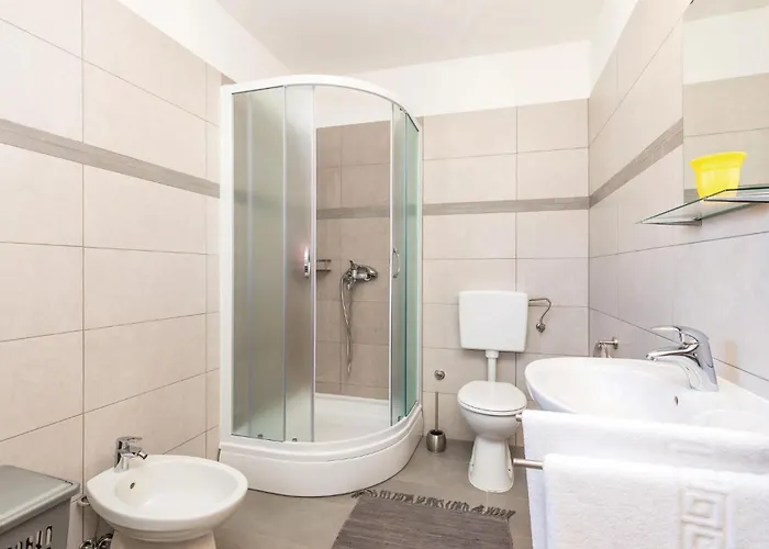 1 Bedroom Awesome In Banjol