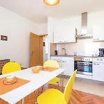 Apartment 1 Bedroom Awesome In Banjol