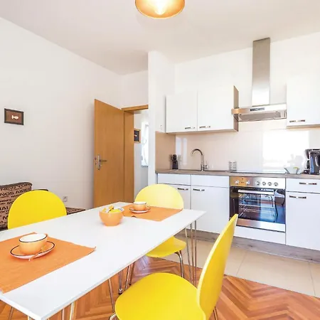 Apartment 1 Bedroom Amazing In Banjol