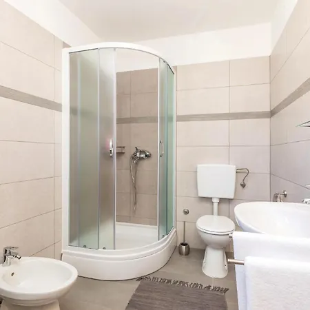 1 Bedroom Amazing In Banjol